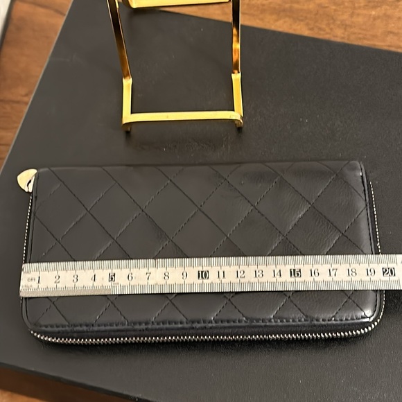 Chanel Long Zipper black wallet in good condition - Picture 13 of 16